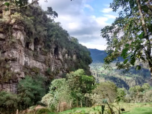 Riscos en el camino hacia la Cascada de La Chorrera, Choachí, Cundinamarca