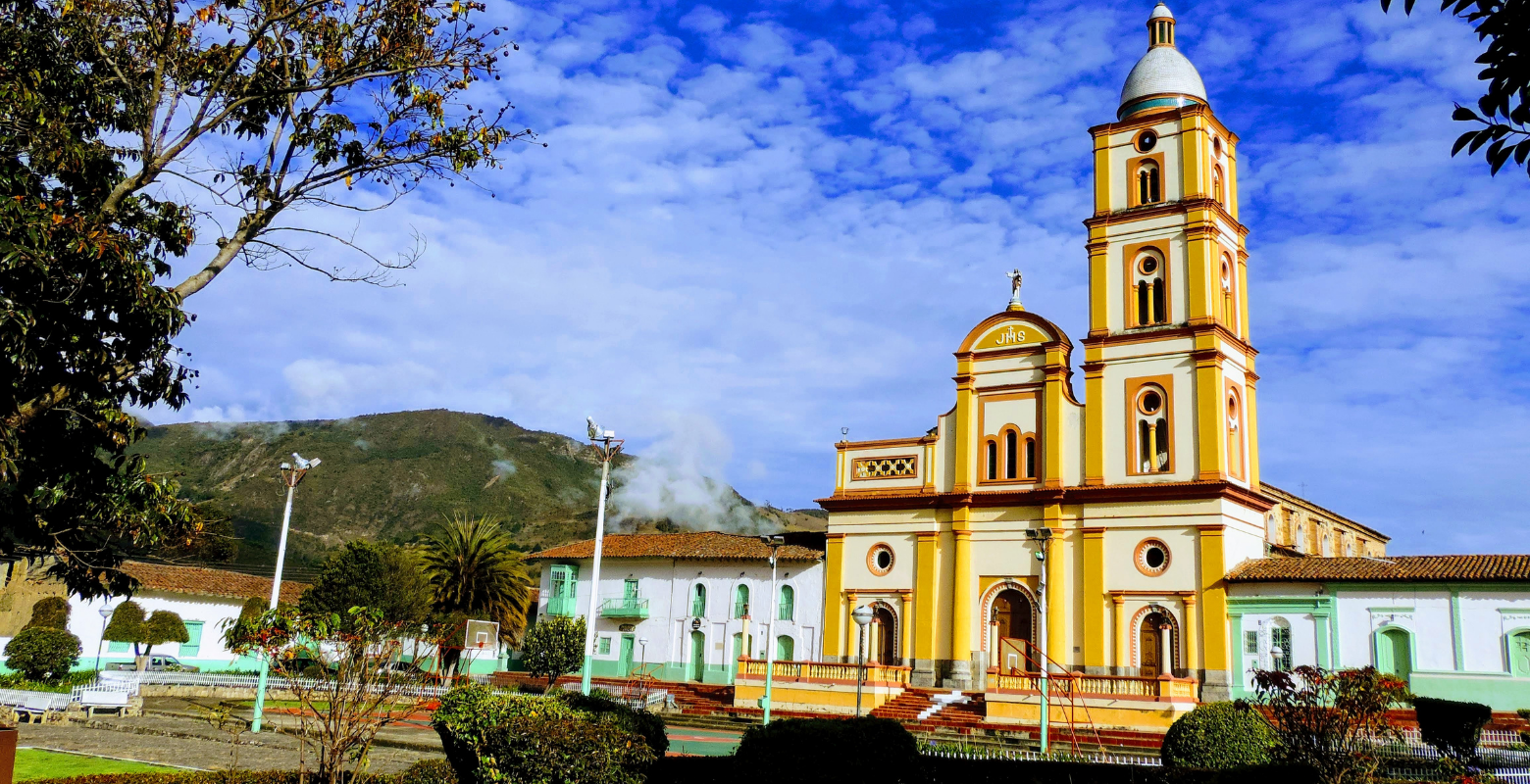 Raíces Profundas Turismo Ecológico y Cultural. Excursión Glaciares del Oriente Colombiano. Parroquia Nuestra Señora del Rosario. Municipio el Cocuy - Boyacá.