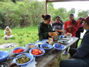 Almuerzo de campamento. Raíces Profundas Turismo Ecológico y Cultural.