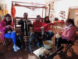 Raíces Profundas Turismo Ecológico y Cultural. Excursión Glaciares del Oriente Colombiano. Taller de lanas y agujas.