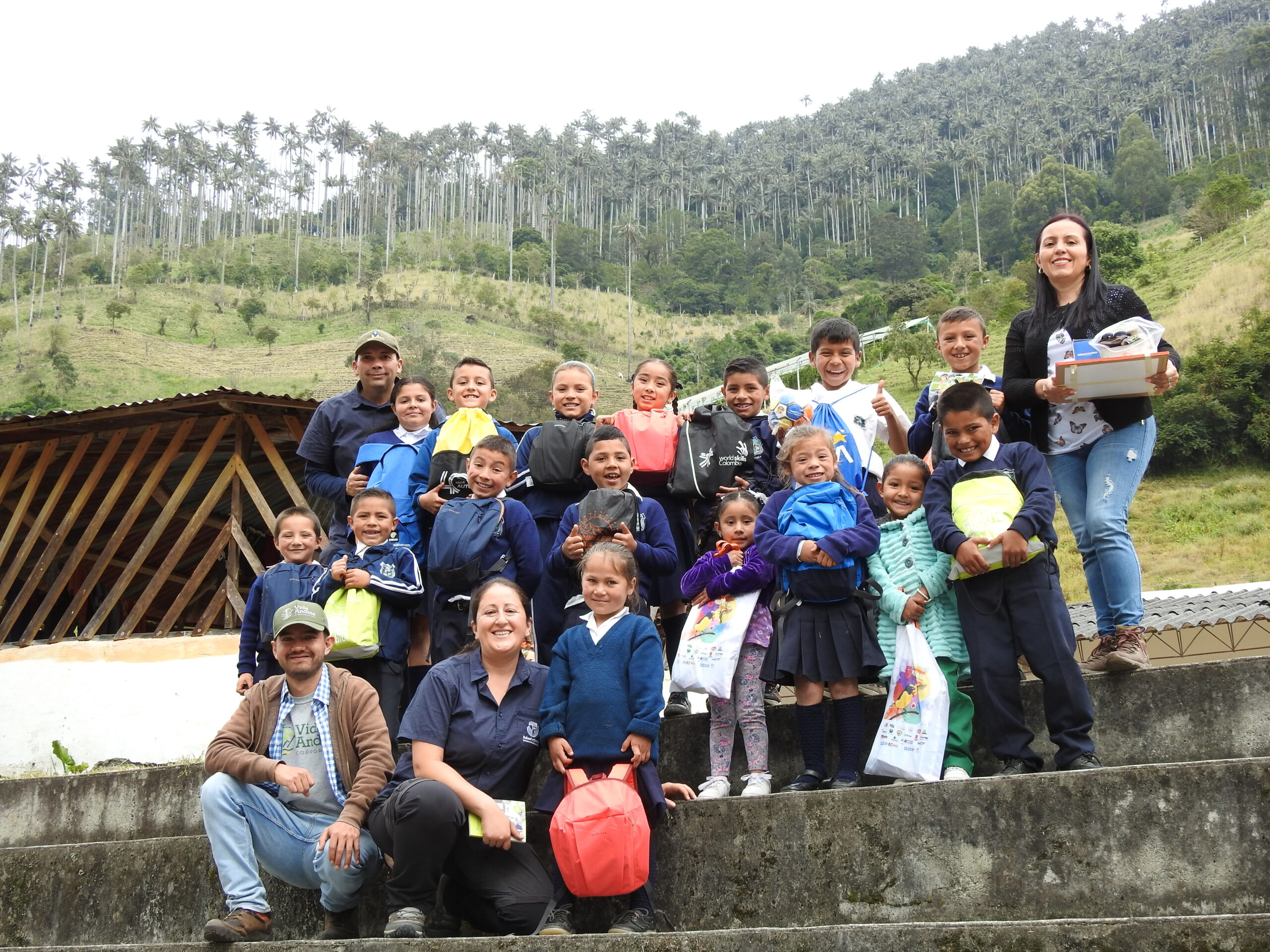 Entrega de útiles escolares Vereda Potosí – Anaime, Cajamarca – Tolima.